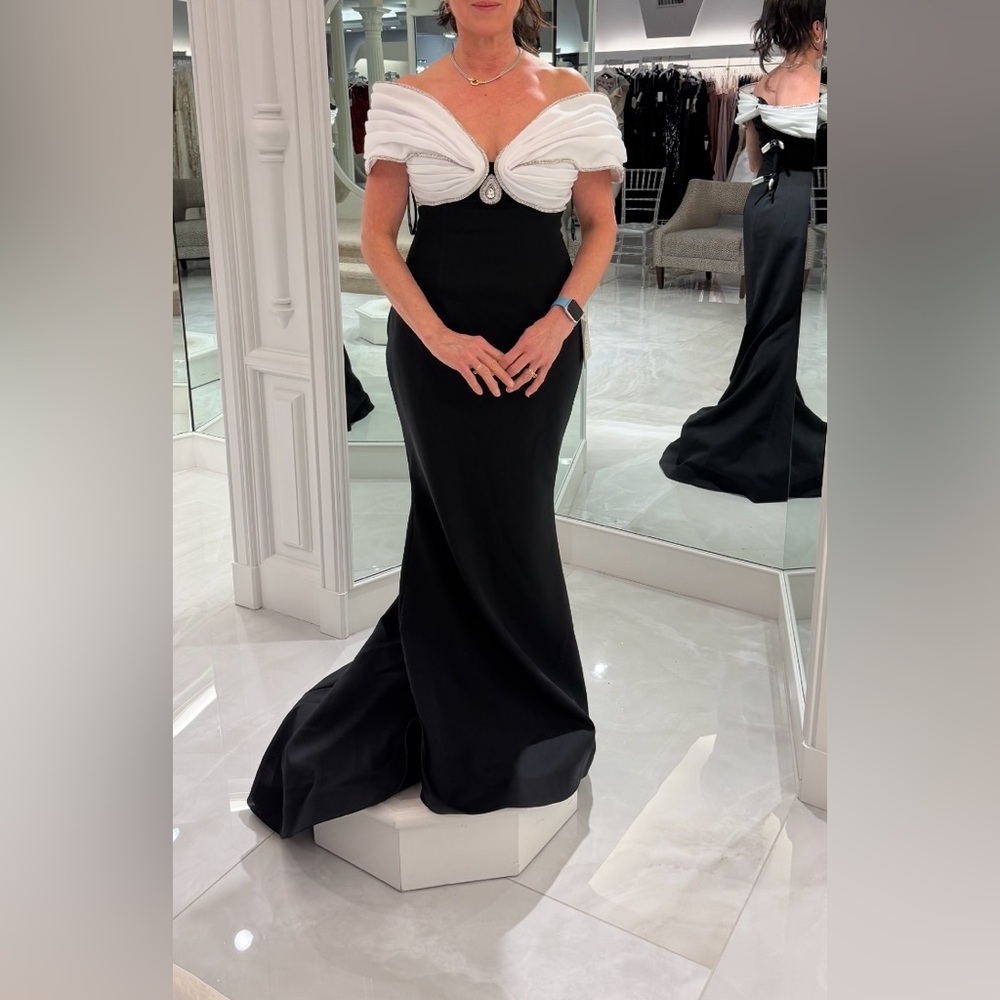 Gown - Picture 3 of 3